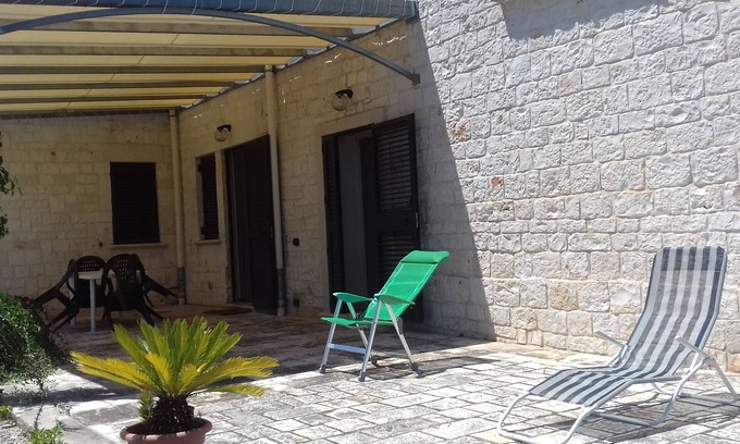 Locorotondo Casa | Villa de piedra en medio de la campiña de Apulia, a pocos kilómetros del mar.