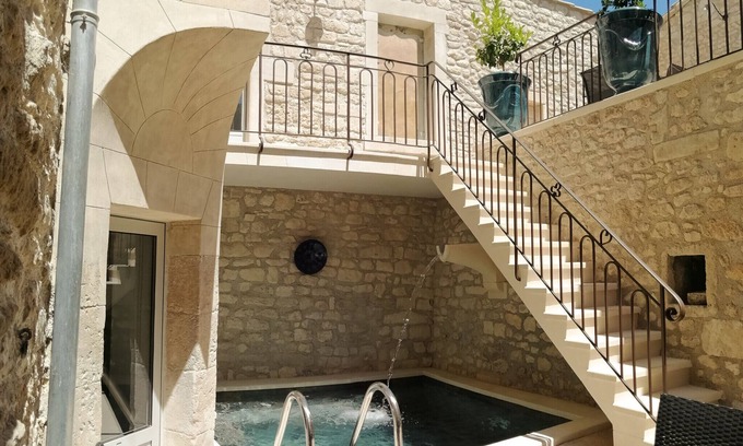 Saint-Restitut Chalet De Esquí | Stone village house with pool, Saint-Restitut – Drôme Provençale
