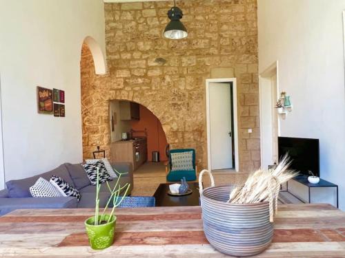 Mar Mikhael Apartamento | Stone Wall 2BR Apartment