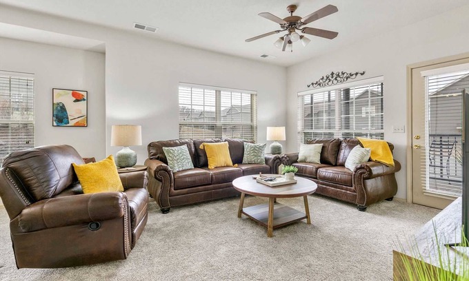 Branson West Condominio | StoneBridge Condo Close to Silver Dollar City and Sleeps 8 for a Great Rate- 3 pools!-Ber 9-3