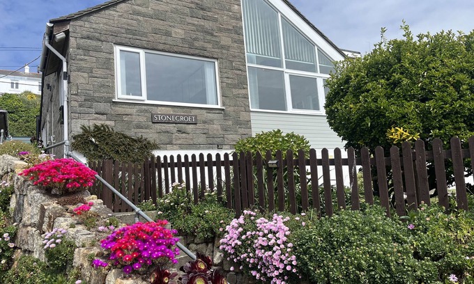 Praa Sands Cabaña | STONECROFT, pet friendly, character holiday cottage in Praa Sands