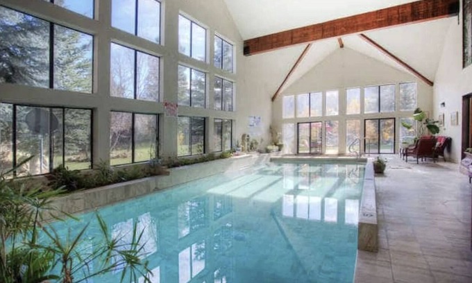 Midway Casa | STONEHILL LODGE, SWIM, HIKE, SKI, LUXURY