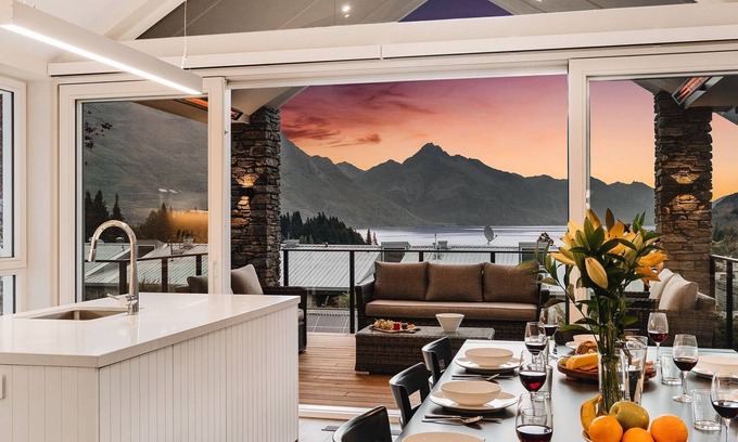 Queenstown City Centre Villa | Stonehill Villa - 5 Bed