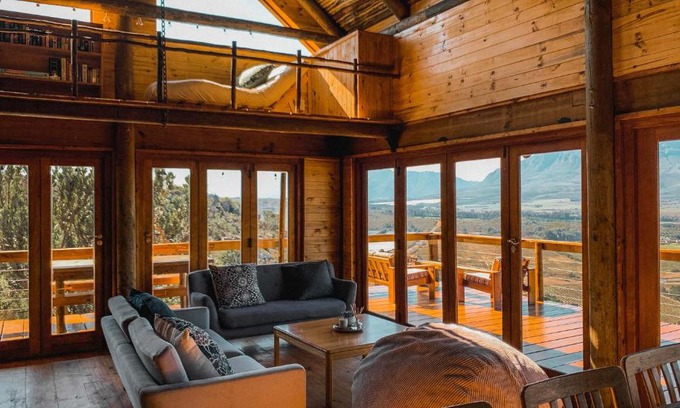 Wolseley Casa | Stonewood Mountain Cabin