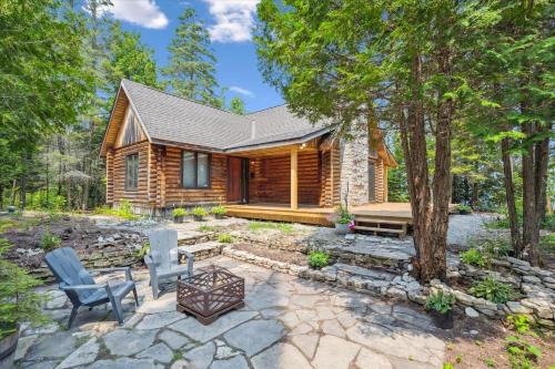 Lion's Head Casa | Stonewood - Private Shoreline Log Cabin