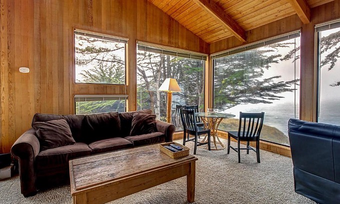 Stewarts Point Casa | Stoney House
