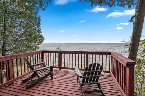 Sturgeon Bay Casa | Stony Shore Cabin by Simple Life Rentals