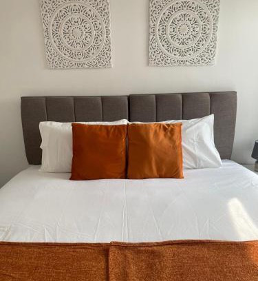 Port Talbot Apartamento | STOP at Pendarvis, Stone throw from beach!