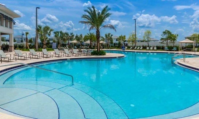 Kissimmee Condominio | Storey Lake Resort minutes to Magic!