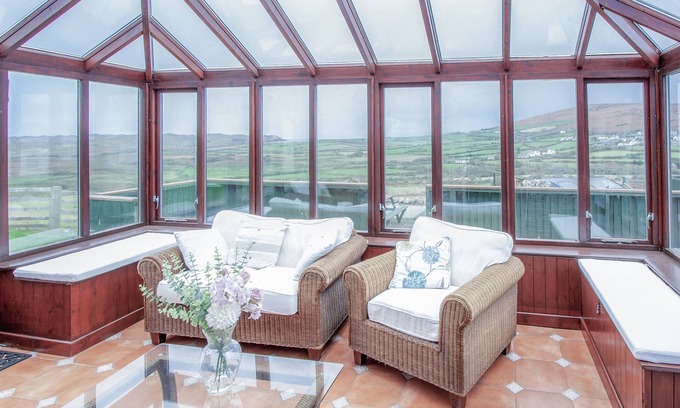 Llangennith Casa | Stormy Castle - 6 Bedroom - Llangenith
