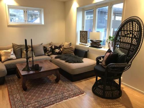 Porsgrunn Apartamento | Stort hus i Porsgrunn sentrum med gangavstand til "alt" & gratis parkering til flere biler
