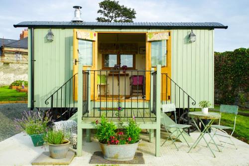 Llanfachraeth Cama Y Desayuno | Storws Y Gorlan Shepherd's Hut