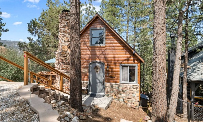 Big Bear City Cabaña | Story Book Cottage w/Spa, Close To Free Trolley