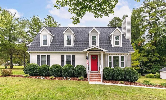 Tuckahoe Casa | Storybook Cape Cod Cottage - Family & Pet Friendly