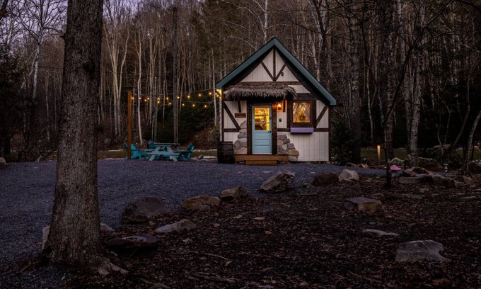 Goldbond Cabaña | Storybook Cottage @ Four Fillies Lodge-Glamping