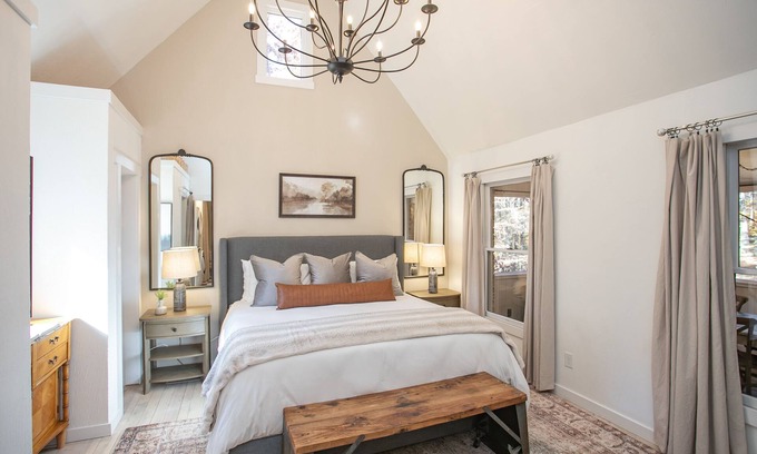 Franklin Cabaña | Storybook Cottage in Leipers Fork, TN