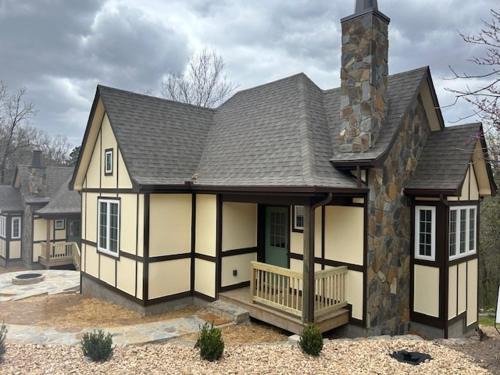 Eureka Springs Historic District Chalet De Esquí | Storybook Cottage at Tudor Suites