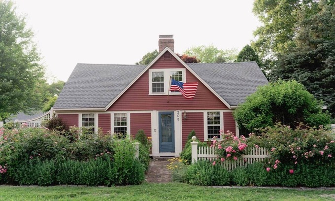 Centerville Casa | Storybook Mid Cape Cottage w/Private Lake Access. Small Dog Friendly!