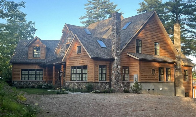 East Wakefield Cabina | Storybook Pines — A Lakefront Family Reunion Retreat