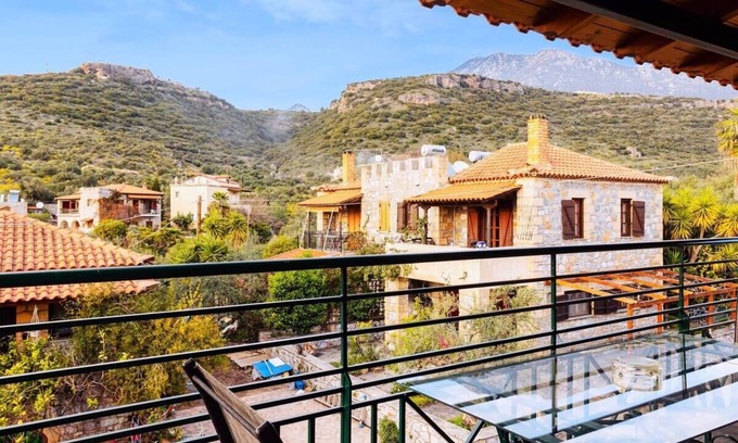 Lefktro Apartamento | Stoupa Serene Gem - Spitiko Garden Sanctuary