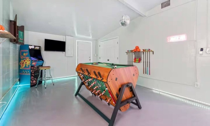 St. Petersburg - Clearwater Casa | StPeteBeachBungalow-SltPool/golf/gameroom-Slps 10