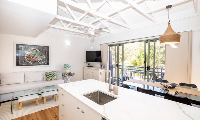 Point Lookout Apartamento | Straddie Breeze - A gorgeous fully renovated beachside apartment