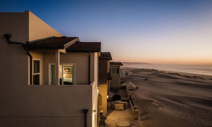 Oceano Casa | Strandcastle Beach House 2.0 - Oceanfront! - You're right on the sand!