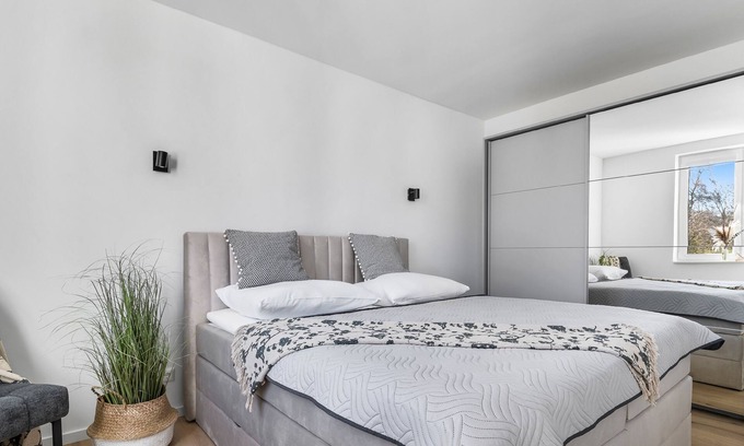 Gelting Apartamento | Strandleben - upper floor, bathroom with shower, TV, parking space, terrace, barbecue, garden furniture,