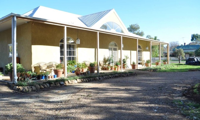 Maddingley Casa | Strawbale House - Bacchus Marsh - parkland & river frontage