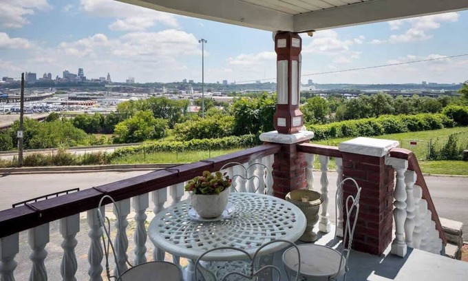 Kansas City Casa | El bungalow histórico más lindo de Airbnb con las mejores vistas en KC