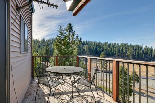 Pinecrest Casa | Strawberry Townhouse Walk to Leland Snowplay!