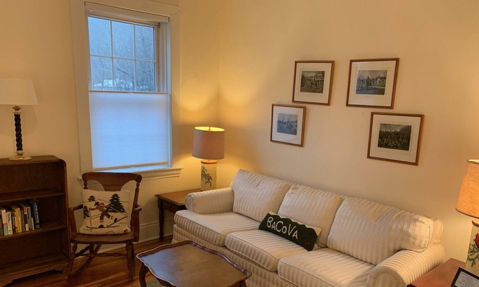 Hot Springs Apartamento | Stream View Apartment in the Heart of Hot Springs