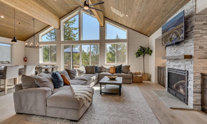 Truckee Casa | Streams and Dreams - TLUXP