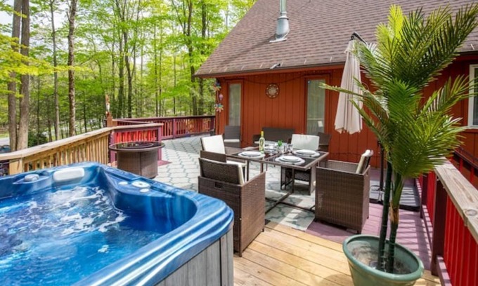 Hamlin Chalet De Esquí | Streamside Chalet with Hot Tub 🔥Pivate Playground-Family Friendly by pool/lake