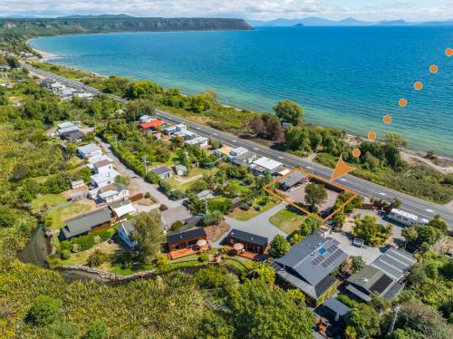 Waitahanui Casa | Streamside Fisherman's Cabin - Waitahanui, Taupo
