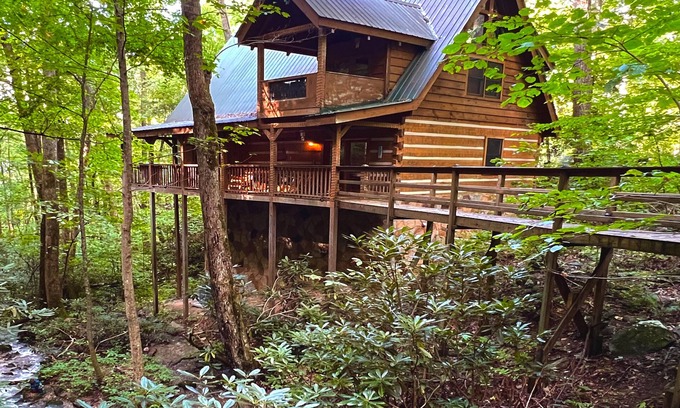 Gatlinburg - Pigeon Forge Cabina | Streamsong - Bañera de hidromasaje / Mesa de billar / WiFi / Vista de arroyo / Aislado