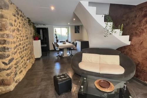 La Celle-sous-Gouzon Casa | Street house with pool