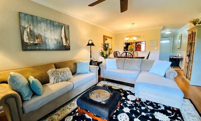 Brewster Condominio | Street Level, Renovated Kitchen & Bathrooms, 2 A/Cs, 6 Pool Passes (Fees Apply) - CH0099