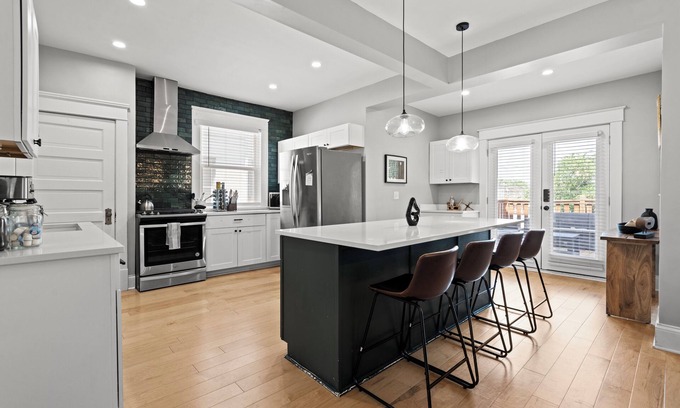 Hanover Place Casa | Streetcar Central - Hyde Park Home in the Heart of Kansas City