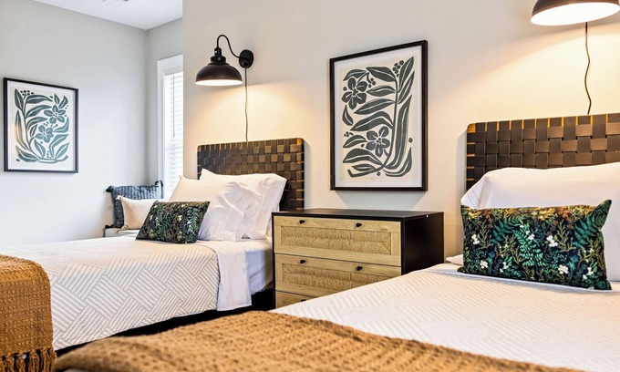 Forest Casa | NEW Family Getaway w/ Movie Rm + Air Hockey! Close to Liberty U