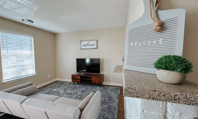 Central City Apartamento | Stress Free Stay with Fast Commute & Essentials