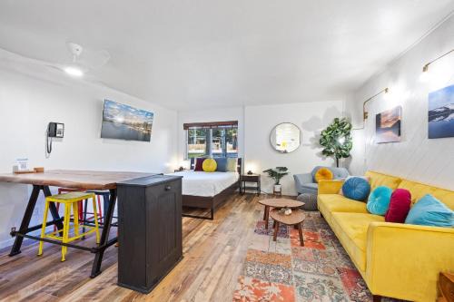 Tahoe City Casa | Striking Queen Deluxe Studio w/Kitchenette #114 at Donner Lake Village