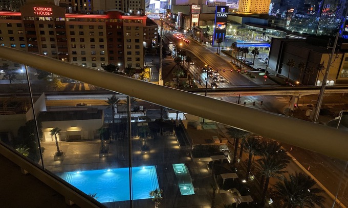 Las Vegas Condominio | STRIP & SPHERE VIEW!! MGM-The Signature condo hotel w/Private Balcony!