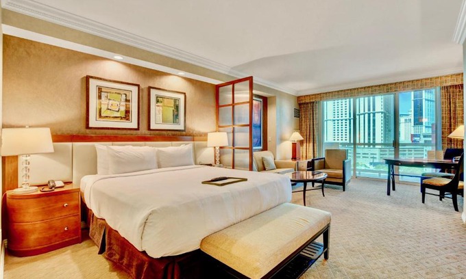 Las Vegas Apartamento | Strip View Balcony Suites - No Resort Fee !