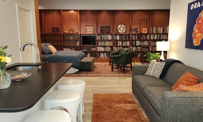 Historic Montford Apartamento | Estudio recientemente renovado, caminar 2 cuadras a la ciudad!