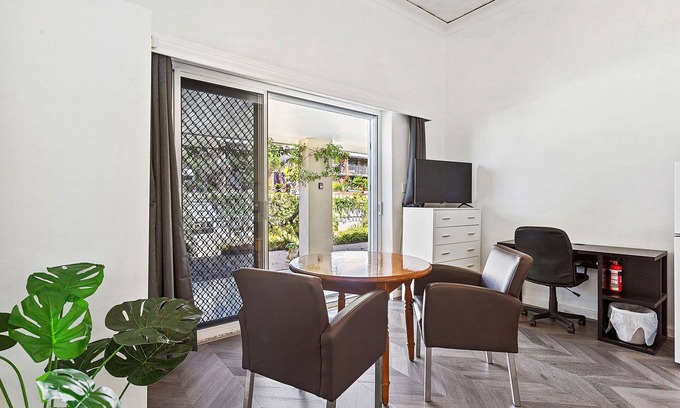 Fremantle Apartamento | Stroll to Fremantle's Core: Studio Apartment
