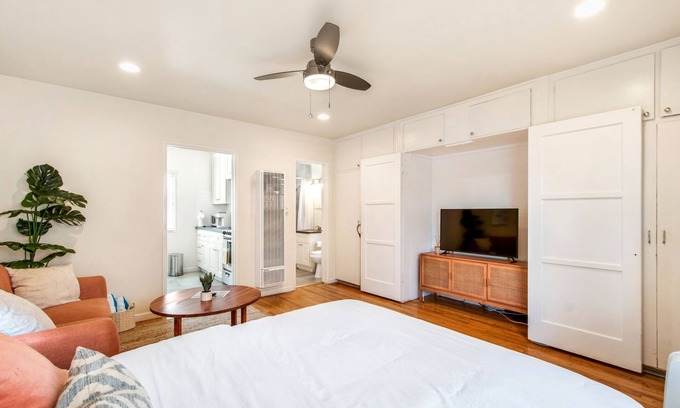 Belmont Shore Apartamento | Stroll to the Beach from your 2nd Street Studio