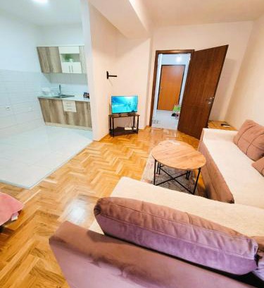 North Macedonia Apartamento | Strumica Studio Apartment Near the City Park -Late check in available-