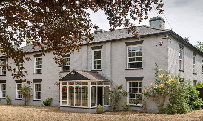 Norwich Casa | Stubbs House, Loddon, sleeps 20, 2 hot tubs