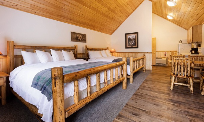 Whitefish Complejo | Studio 2 King Bed, Full Bath, Full Kitchen 10 Minutes from West Glacier Park!